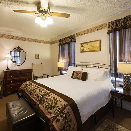 Rogues Harbor Inn Lansing ภายนอก รูปภาพ