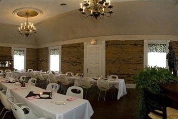 Rogues Harbor Inn Lansing ภายนอก รูปภาพ